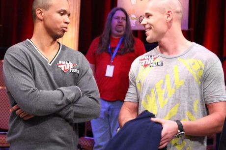 Phil Ivey e Patrik Antonius Ensinam a Estudar as Mãos Fora das Mesas