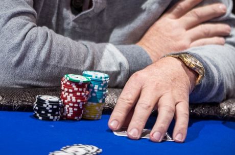 Casino Poker for Beginners: Covering When to Keep Your Cards Covered