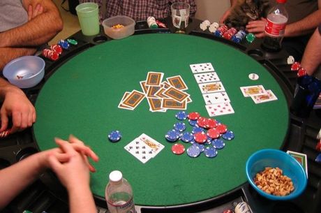 Hosting an Awesome Poker Game at Home: Drinks and Snacks