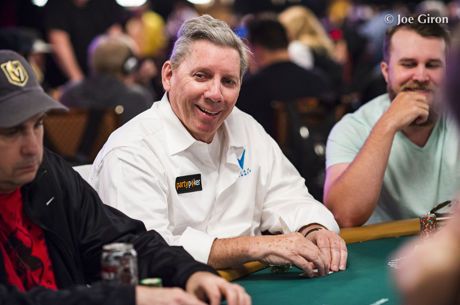 Veteranul Mike Sexton intra in bani la un turneu WSOP pentru al 31-lea an consecutiv