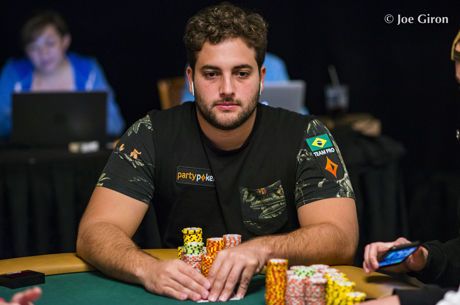 "Brazilian Storm está chegando" diz João Simão após vencer o bracelete da WSOP