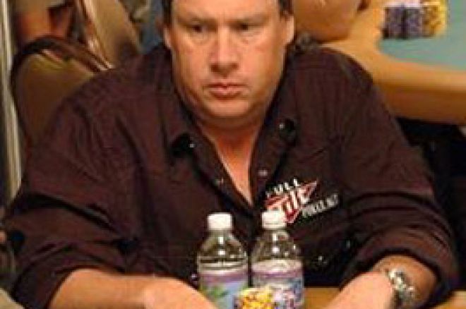 2007 WSOP Updates - Event #4, $1,500 Pot Limit Hold 'Em Day Two C Gavin Smith on the Move 0001