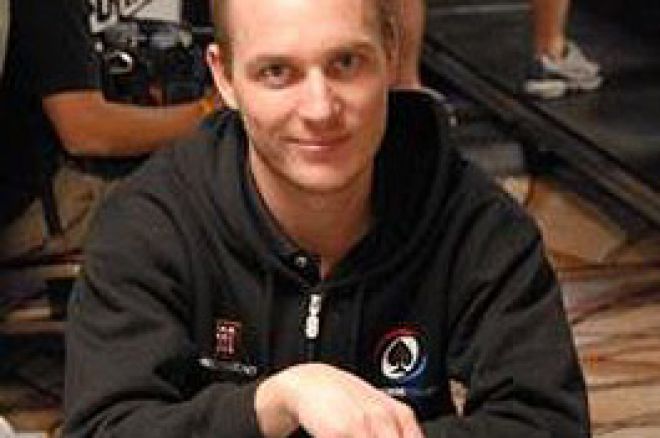 Team PokerNews Играча Mikkel Madsen Сред Последните 36 на WSOP Main... 0001 Team PokerNews Играча Mikkel Madsen Сред Последните 36 на WSOP Main... 0001