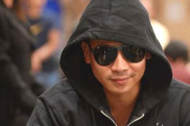 2008 WSOP Event #40, $2,500 2-7 Triple Draw Day 2 C Phan Edges into Lead 0001