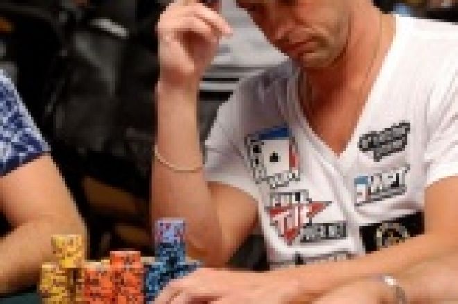 2009 WSOP päätapahtuma: Eric Cloutier päivän 2a johdossa 0001 2009 WSOP päätapahtuma: Eric Cloutier päivän 2a johdossa 0001