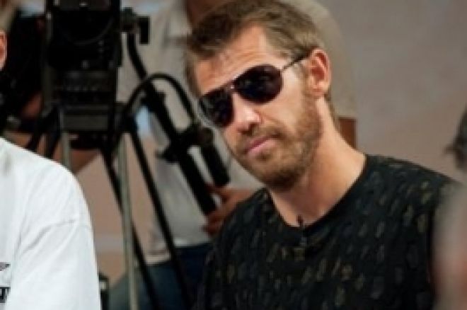 Naktinis naujienų srautas: repuojantys pokerio žaidėjai ir kieti teksasiečiai 0001 Naktinis naujienų srautas: repuojantys pokerio žaidėjai ir kieti teksasiečiai 0001