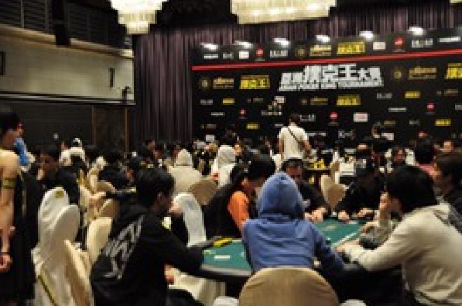 Main Event Ends with 43 Players Main Event Ends with 43 Players