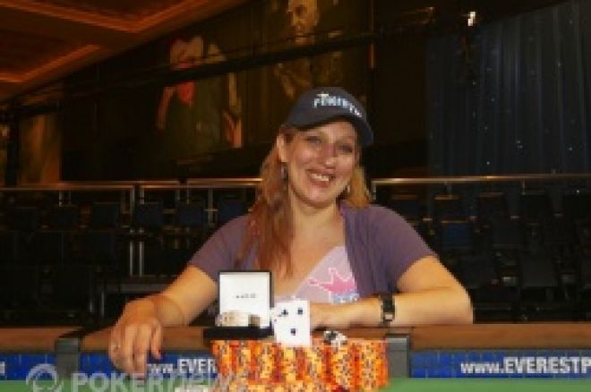 Vanessa Hellebuyck , la première Française à gagner un bracelet (WSOP 2010 - event#22 - Ladies) 0001
