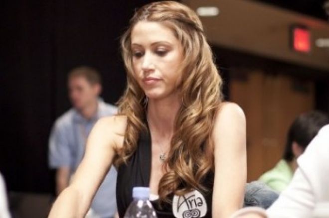 Polední turbo: Shannon Elizabeth podepsala smlouvu s Carbonem, Williams a Selbst s... 0001 Polední turbo: Shannon Elizabeth podepsala smlouvu s Carbonem, Williams a Selbst s... 0001