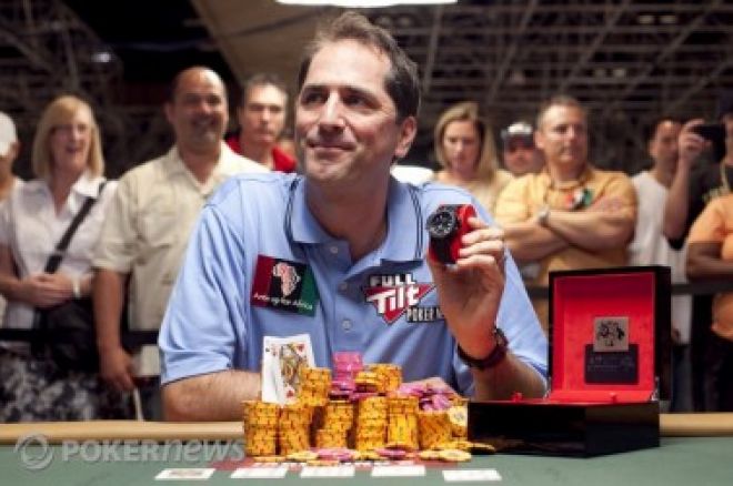 2010 World Series of Poker, Día 37: Dan Kelly gana su primer brazalete de la WSOP & Phil Gordon obtiene el Ante up For Africa 0001