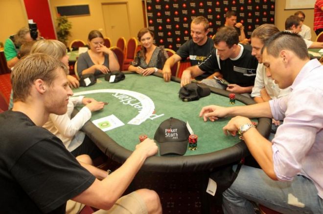 Labdaringame PokerStars turnyre varžėsi žvaigždės 0001 Labdaringame PokerStars turnyre varžėsi žvaigždės 0001
