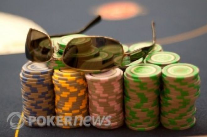 PokerNews vedamasis: Tamsūs akiniai prie stalo 0001 PokerNews vedamasis: Tamsūs akiniai prie stalo 0001