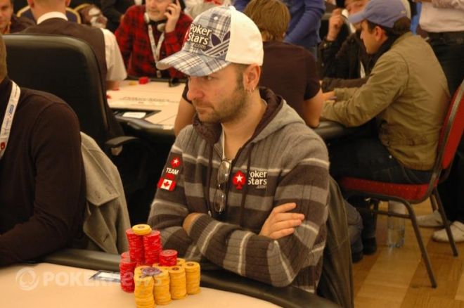 2010 EPT Vídeň, Den 3: Negreanu se drží u vrcholu, Hrubý mu dýchá na záda 0001 2010 EPT Vídeň, Den 3: Negreanu se drží u vrcholu, Hrubý mu dýchá na záda 0001