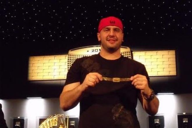 Michael Mizrachi с първата си WSOP златна гривна Michael Mizrachi с първата си WSOP златна гривна