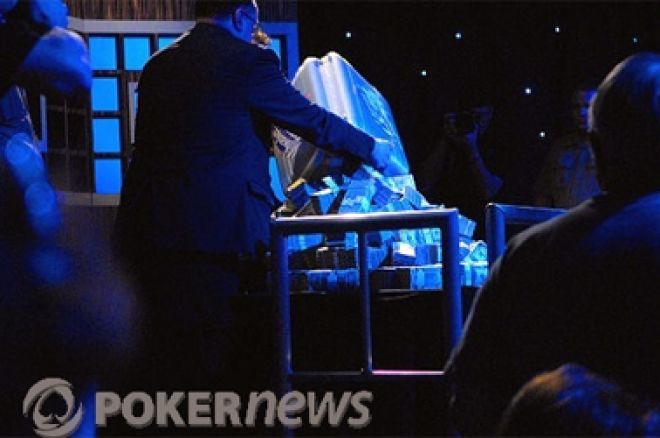 Le champion du monde de poker Jonathan Duhamel attend son gain