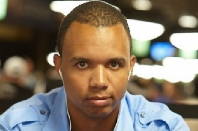 Phil Ivey potrestán za používání mobilu u stolu 0001 Phil Ivey potrestán za používání mobilu u stolu 0001