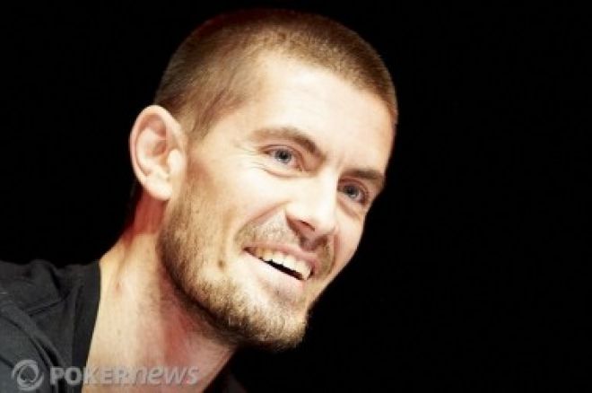 Четвърт милион за 12 минути върви с гарнитура Гус Хансен 0001 Четвърт милион за 12 минути върви с гарнитура Гус Хансен 0001