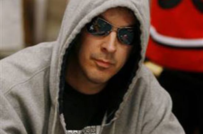 Phil Laak hospitalizovan nakon nesreće na četvorotočkašu 0001 Phil Laak hospitalizovan nakon nesreće na četvorotočkašu 0001