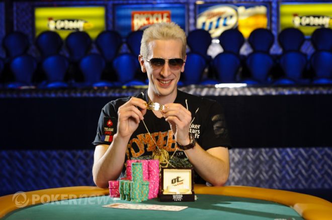 ElkY získal spolu s prvním WSOP náramkem i Triple Crown 0001 ElkY získal spolu s prvním WSOP náramkem i Triple Crown 0001