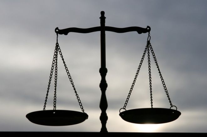 Покерът на живо срещу покерът онлайн 0001 Покерът на живо срещу покерът онлайн 0001