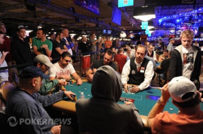 WSOP 2011: Можняков чіп-лідер + День 2А Main Event 0001 WSOP 2011: Можняков чіп-лідер + День 2А Main Event 0001