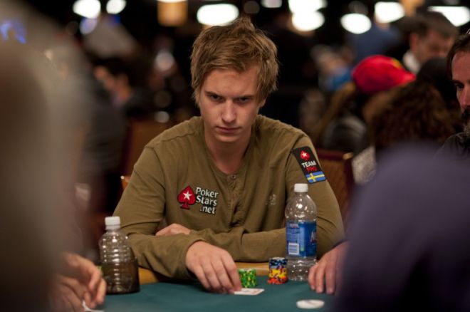 WSOP Boulevard: Viktor "Isildur1" Blom, Doyle Brunson & Phil Ivey naar Dag 2C WSOP Boulevard: Viktor "Isildur1" Blom, Doyle Brunson & Phil Ivey naar Dag 2C