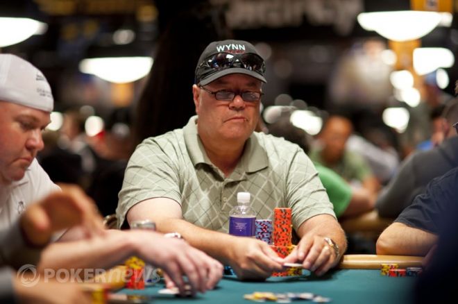 WSOP 2012 Day 2 с: Майкл Хэк - текущий чиплидер турнира 0001 WSOP 2012 Day 2 с: Майкл Хэк - текущий чиплидер турнира 0001