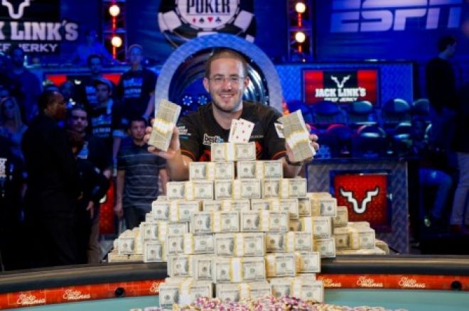 Top 10 příběhů roku 2012: #5a, Greg Merson vyhrává hlavní turnaj WSOP a cenu POY 0001 Top 10 příběhů roku 2012: #5a, Greg Merson vyhrává hlavní turnaj WSOP a cenu POY 0001