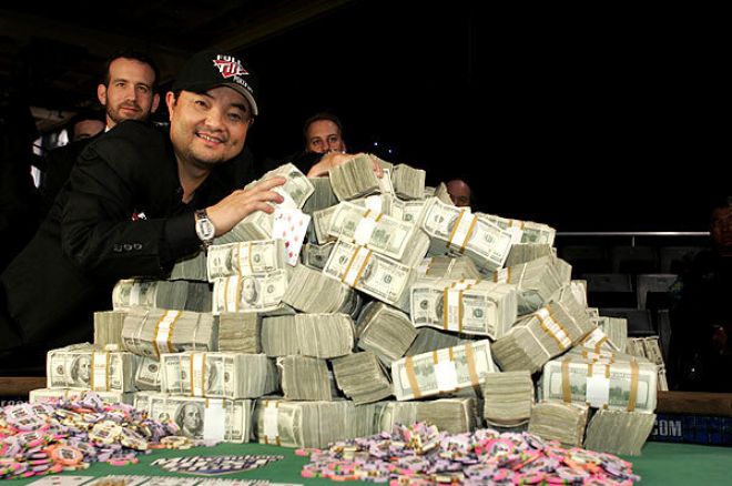 PokerNews Boulevard: Jerry Yang's bracelet te koop, schreeuwende geiten en een nieuw pokernetwerk PokerNews Boulevard: Jerry Yang's bracelet te koop, schreeuwende geiten en een nieuw pokernetwerk