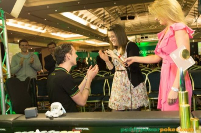 Vince l'Irish Poker Open e chiede alla fidanzata di sposarlo! 0001