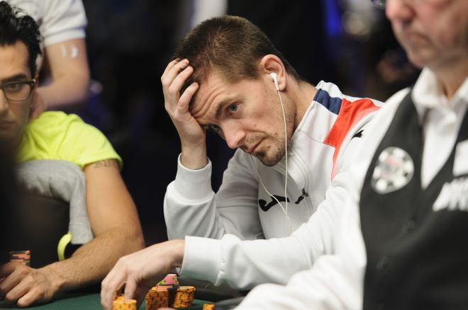 Gus Hansen sumokėjo $10,000 įpirką į ME, bet jį praleido, nes... Žaidė OF Chinese... 0001 Gus Hansen sumokėjo $10,000 įpirką į ME, bet jį praleido, nes... Žaidė OF Chinese... 0001