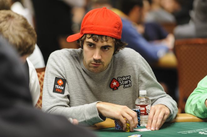 Kaip atrodo Jason Mercier trofėjų lentyna? 0001 Kaip atrodo Jason Mercier trofėjų lentyna? 0001