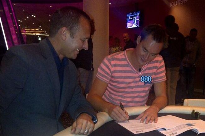 Michiel Brummelhuis tekent als ambassadeur van de Master Classics of Poker Michiel Brummelhuis tekent als ambassadeur van de Master Classics of Poker