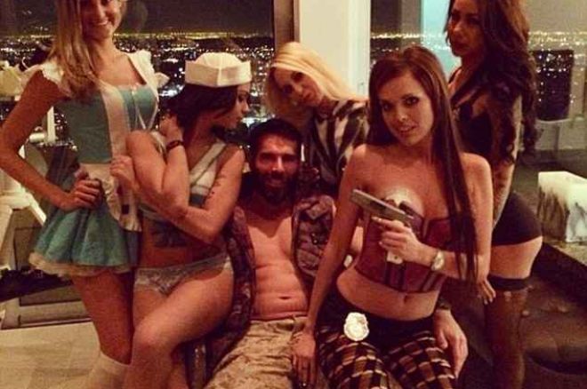 Dan Bilzerian junto con algunos de sus "excesos"