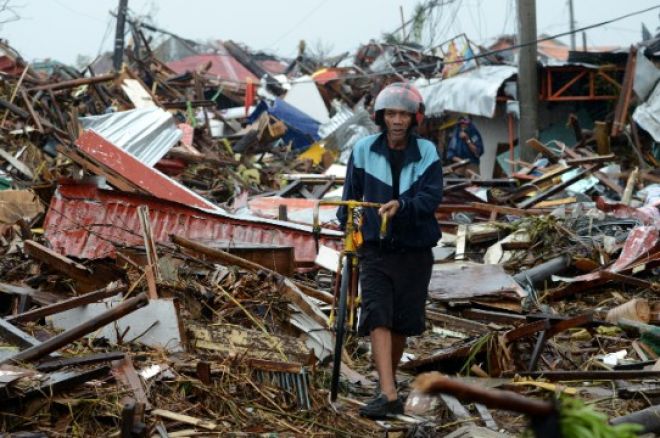 Taifūno nusiaubtiems Filipinams pokerio žaidėjai paaukojo 560,000 dolerių 0001 Taifūno nusiaubtiems Filipinams pokerio žaidėjai paaukojo 560,000 dolerių 0001