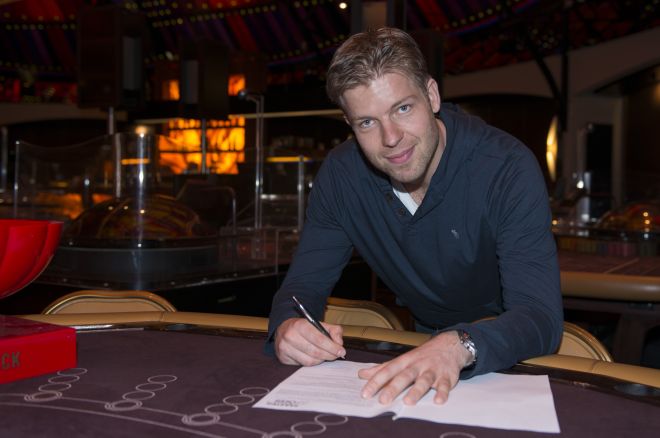 Jorryt van Hoof tekent als Master Classics of Poker 2014 ambassadeur Jorryt van Hoof tekent als Master Classics of Poker 2014 ambassadeur