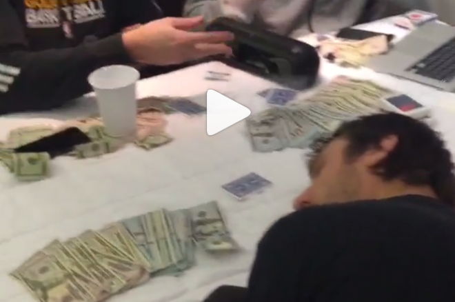 I Golden State Warriors Giocano Cash in Aereo Mentre Andrew Bogut 'Dorme' Sul Tavolo