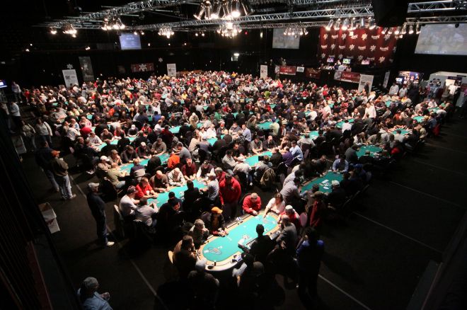 Un Tico cerca de una mesa final del WSOP 0001 Un Tico cerca de una mesa final del WSOP 0001