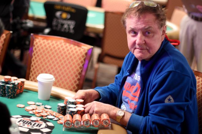 WSOP Main Event Dag 5 - Pierre Neuville als chipleader naar Dag 6, Van Opzeeland short WSOP Main Event Dag 5 - Pierre Neuville als chipleader naar Dag 6, Van Opzeeland short