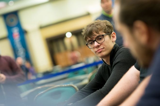 Fedor Holz, with Steve O'Dwyer in the foreground