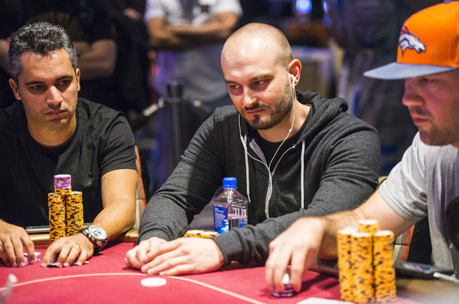 How do the profits of the best players depend on the poker room?