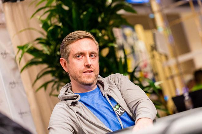 Andrew Neeme Receives Sweet Note From Fans at Bellagio 0001