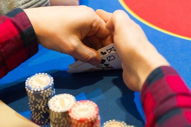 How do the profits of the best players depend on the poker room?