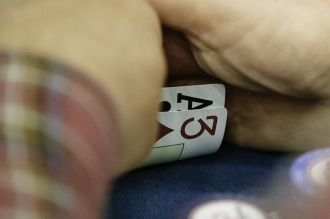 Din capcanele pokerului: reactia emotionala impotriva re-raiseurilor frecvente [VIDEO]