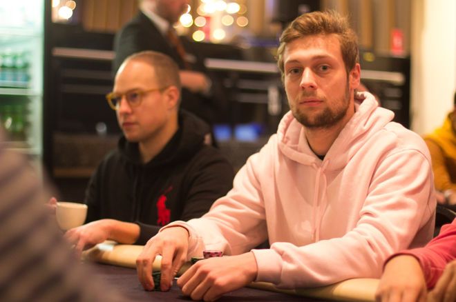 2018 MCOP (9) - Teun Mulder chipleader aan finaletafel Main Event met Alberto Stegeman & Jasper Meijer van Putten 2018 MCOP (9) - Teun Mulder chipleader aan finaletafel Main Event met Alberto Stegeman & Jasper Meijer van Putten