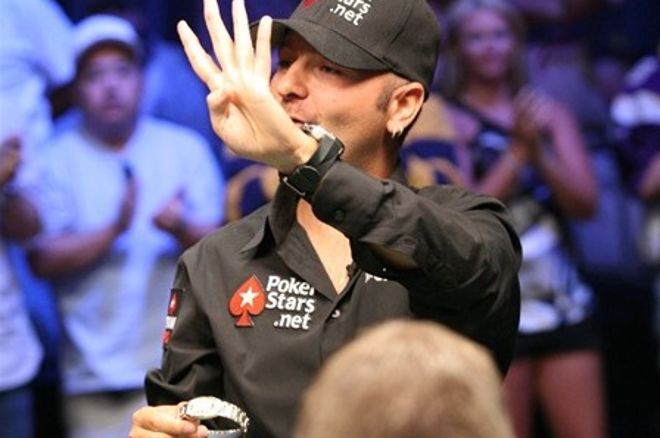 Daniel Negreanu mendapatkan gelang nomor 4 di tahun 2008.