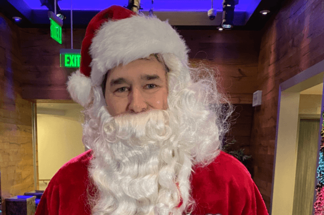 Phil Hellmuth sebagai Santa