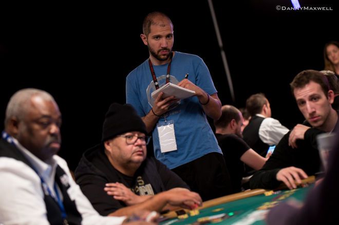 Mo Nuwwarah counts chips during the WSOP.