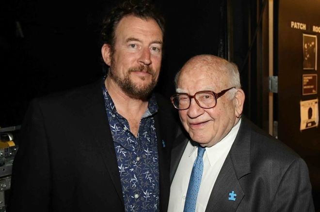 Ed Asner dan Matt Asner