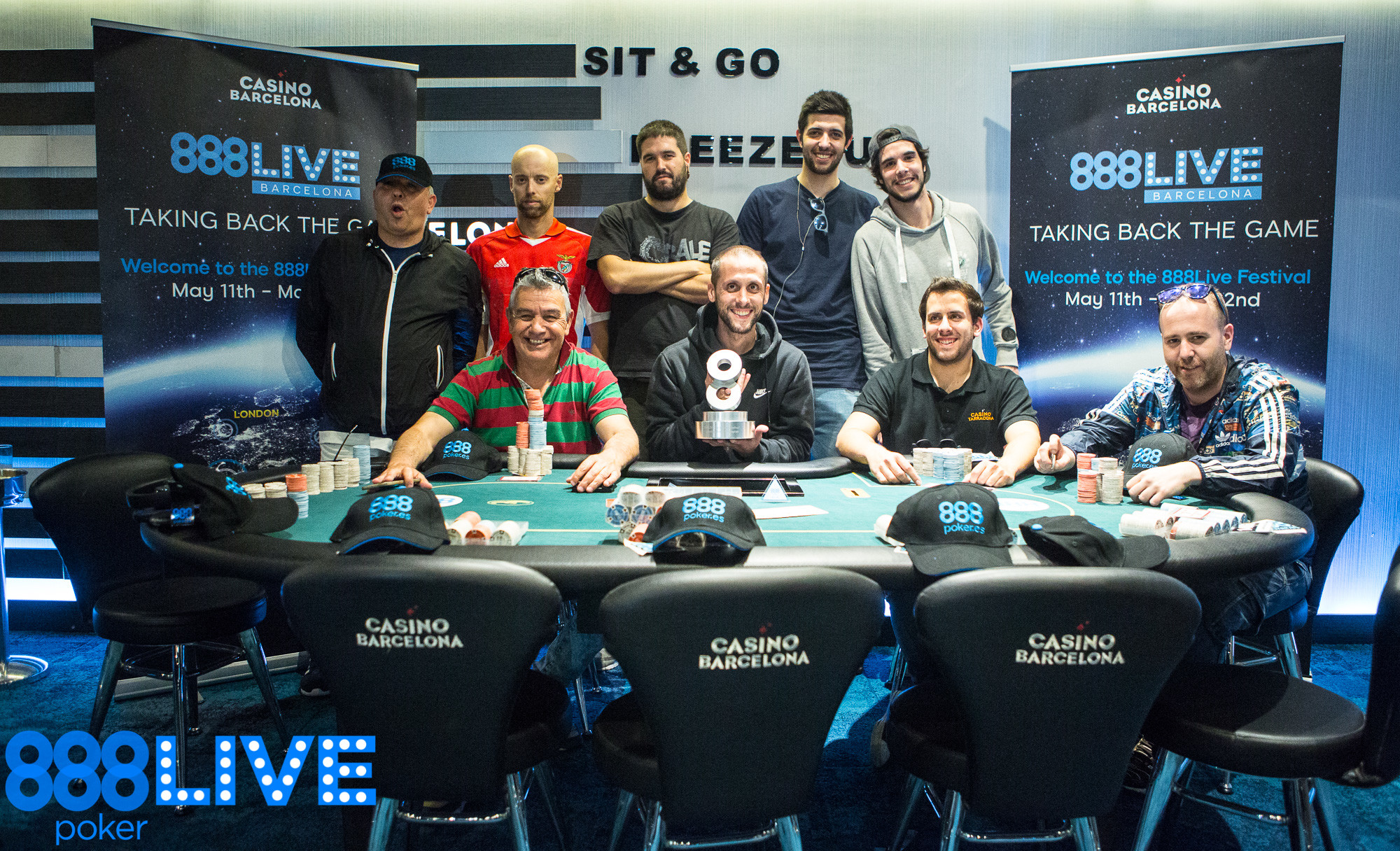 Final Table Group Picture